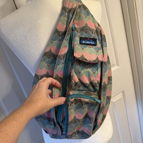 Kavu Rope Sling Bag Pink Teal Geometric Print Multiple Zipper Pockets - Picture 4 of 15